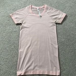 lululemon swiftly tee size 2